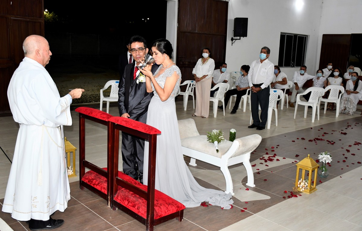 BODAS DE PLATA - 25 AÑOS
William y Luz Dary - 18 Septiembre 2021