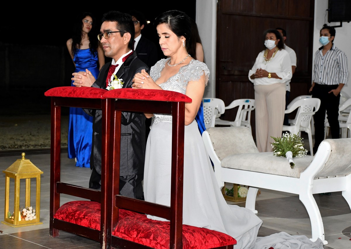 BODAS DE PLATA - 25 AÑOS
William y Luz Dary - 18 Septiembre 2021