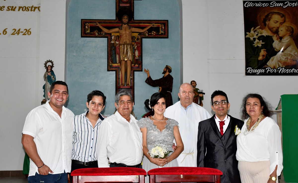 BODAS DE PLATA - 25 AÑOS
William y Luz Dary - 18 Septiembre 2021