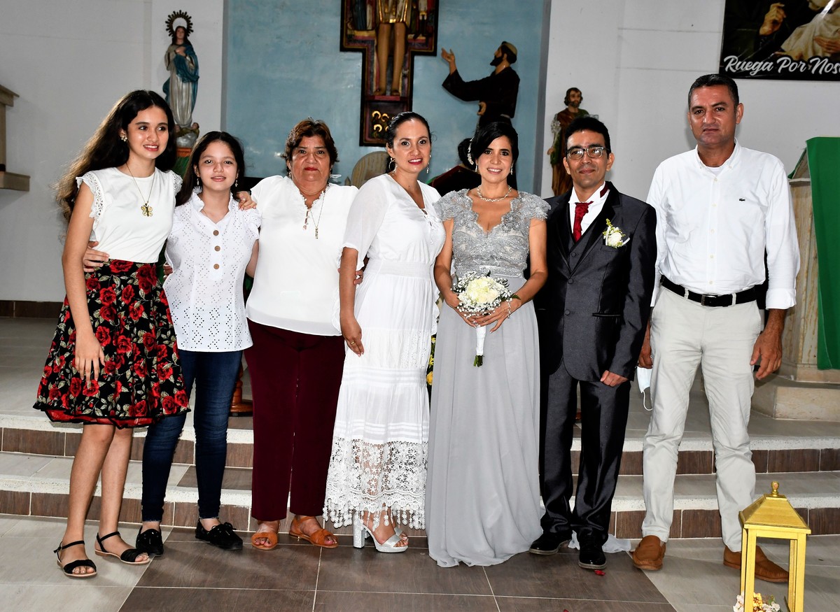 BODAS DE PLATA - 25 AÑOS
William y Luz Dary - 18 Septiembre 2021