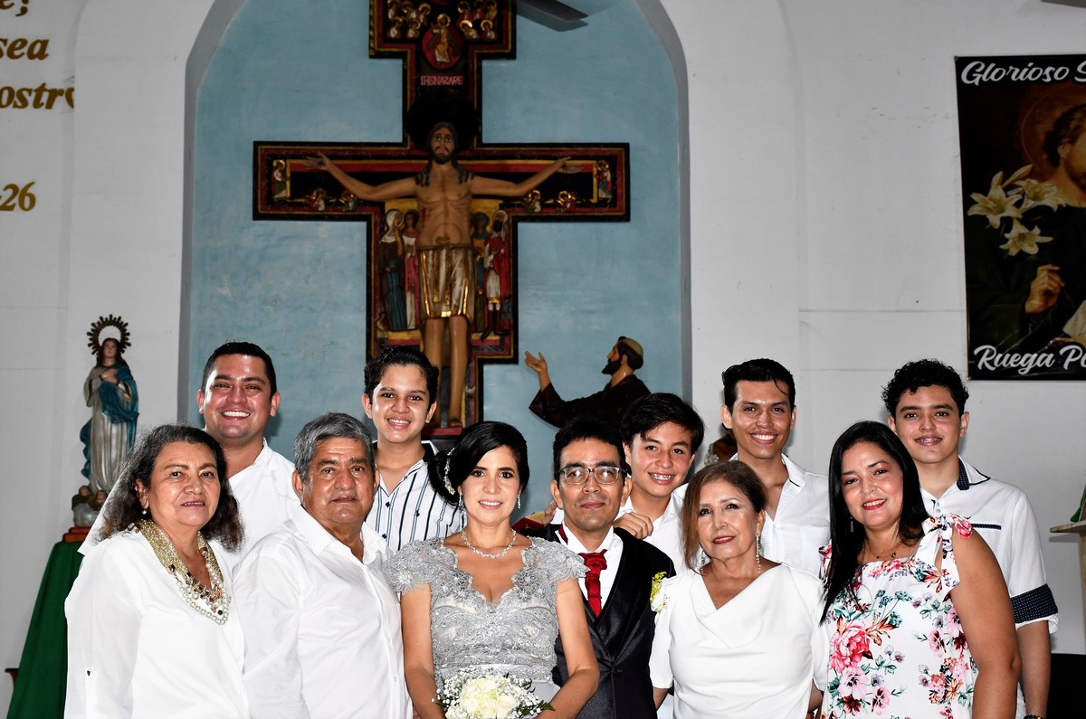 BODAS DE PLATA - 25 AÑOS
William y Luz Dary - 18 Septiembre 2021