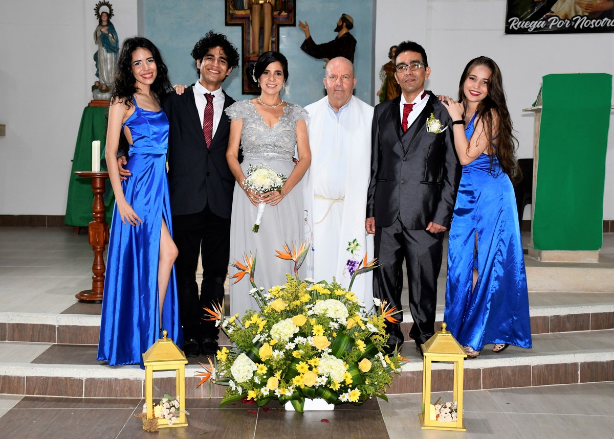 BODAS DE PLATA - 25 AÑOS
William y Luz Dary - 18 Septiembre 2021