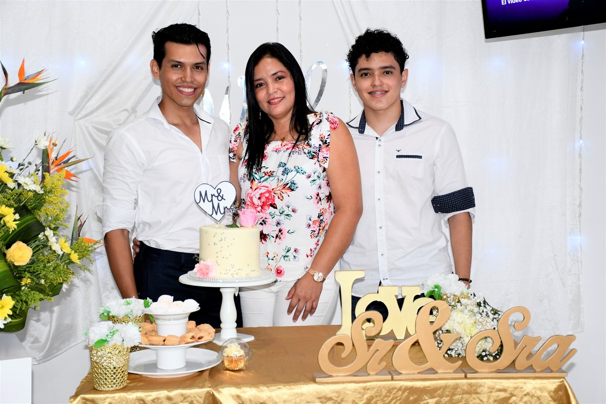 BODAS DE PLATA - 25 AÑOS
William y Luz Dary - 18 Septiembre 2021