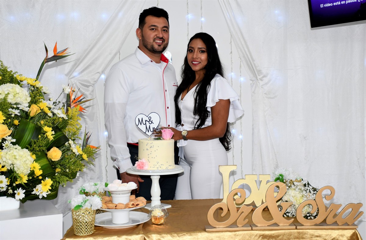 BODAS DE PLATA - 25 AÑOS
William y Luz Dary - 18 Septiembre 2021