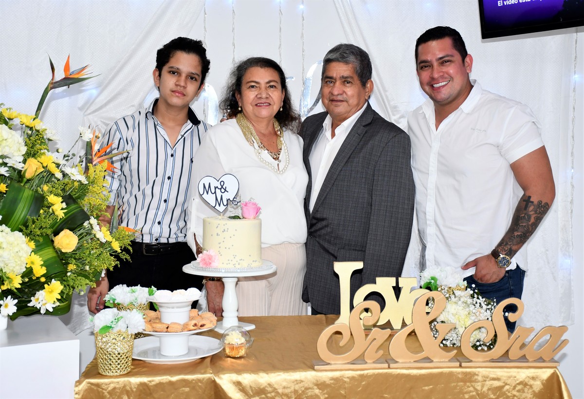 BODAS DE PLATA - 25 AÑOS
William y Luz Dary - 18 Septiembre 2021