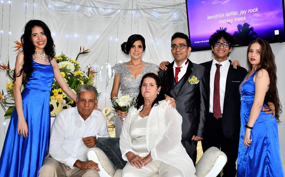 BODAS DE PLATA - 25 AÑOS
William y Luz Dary - 18 Septiembre 2021