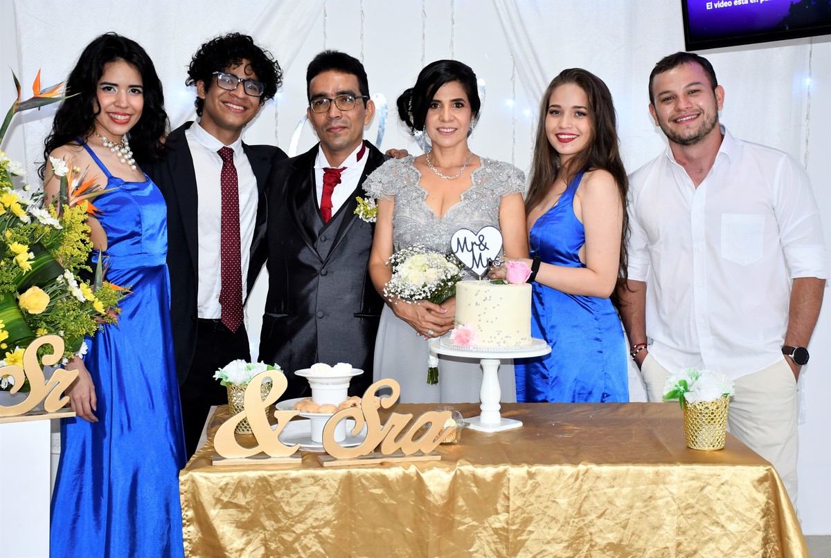 BODAS DE PLATA - 25 AÑOS
William y Luz Dary - 18 Septiembre 2021