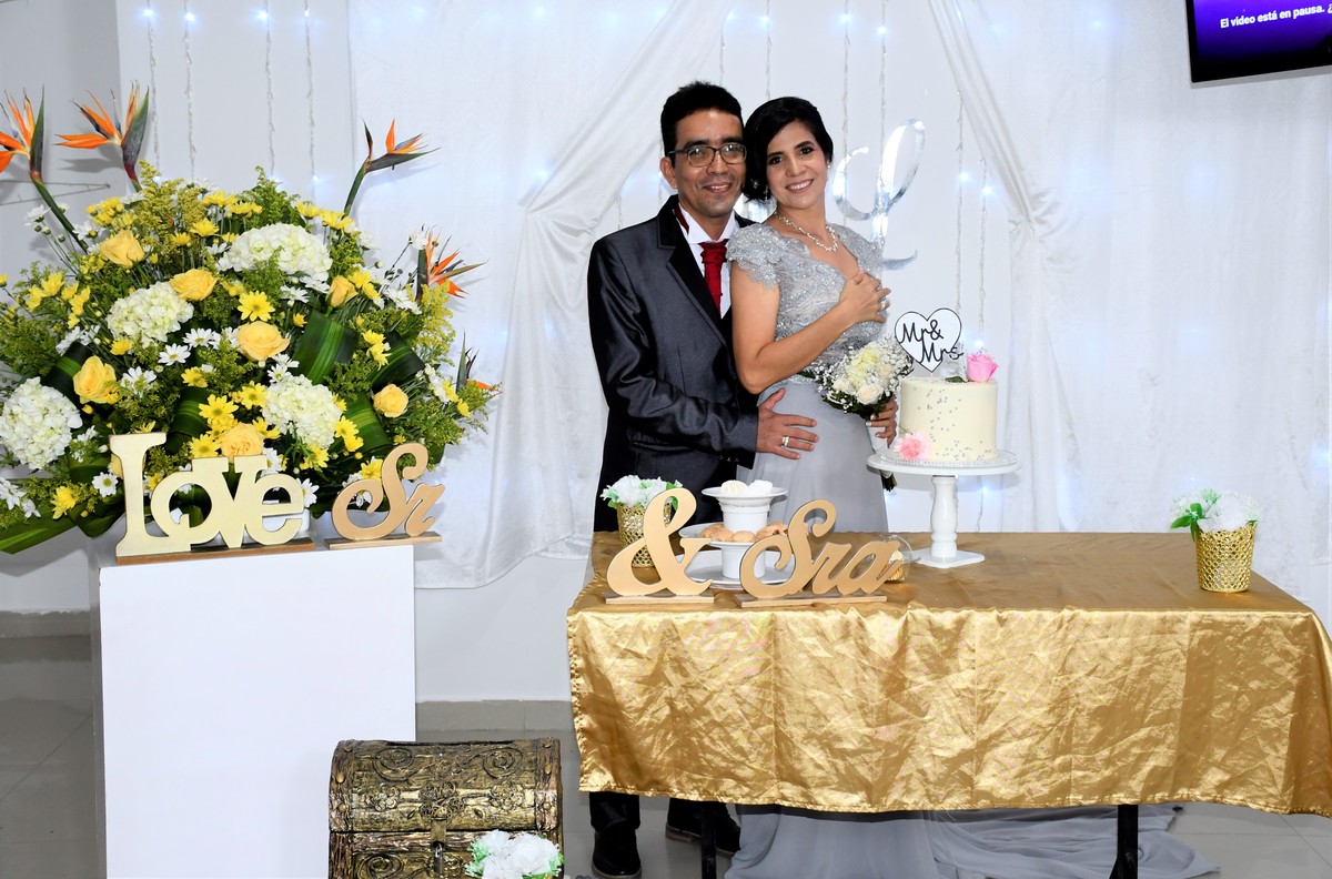 BODAS DE PLATA - 25 AÑOS
William y Luz Dary - 18 Septiembre 2021