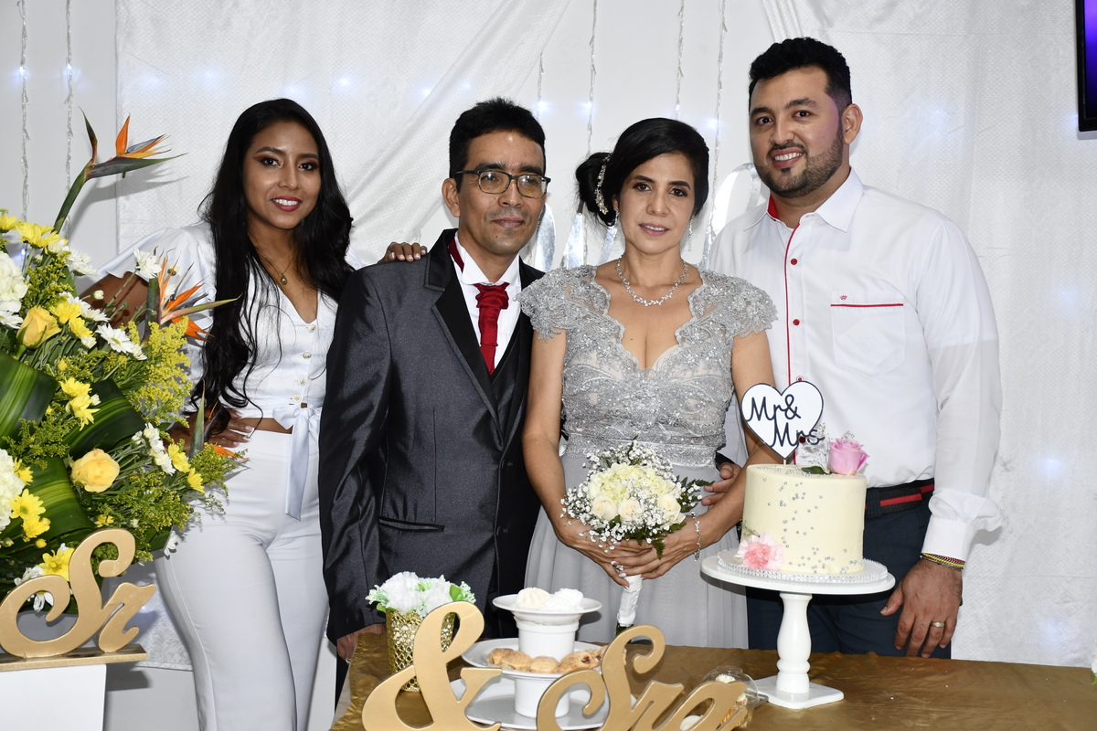 BODAS DE PLATA - 25 AÑOS
William y Luz Dary - 18 Septiembre 2021