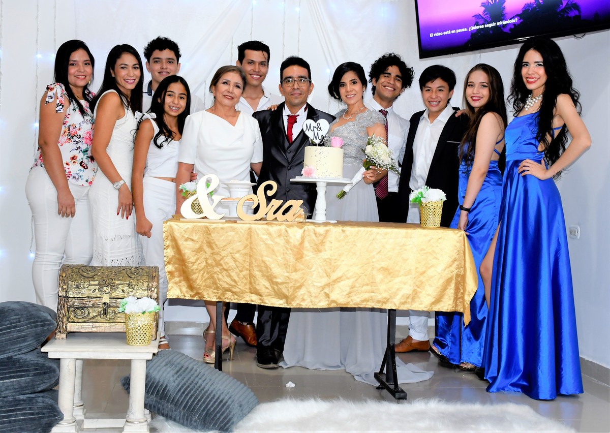 BODAS DE PLATA - 25 AÑOS
William y Luz Dary - 18 Septiembre 2021