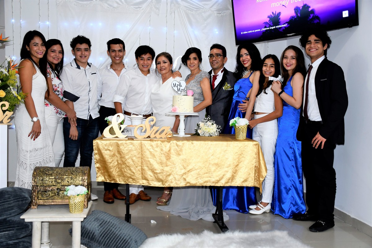 BODAS DE PLATA - 25 AÑOS
William y Luz Dary - 18 Septiembre 2021