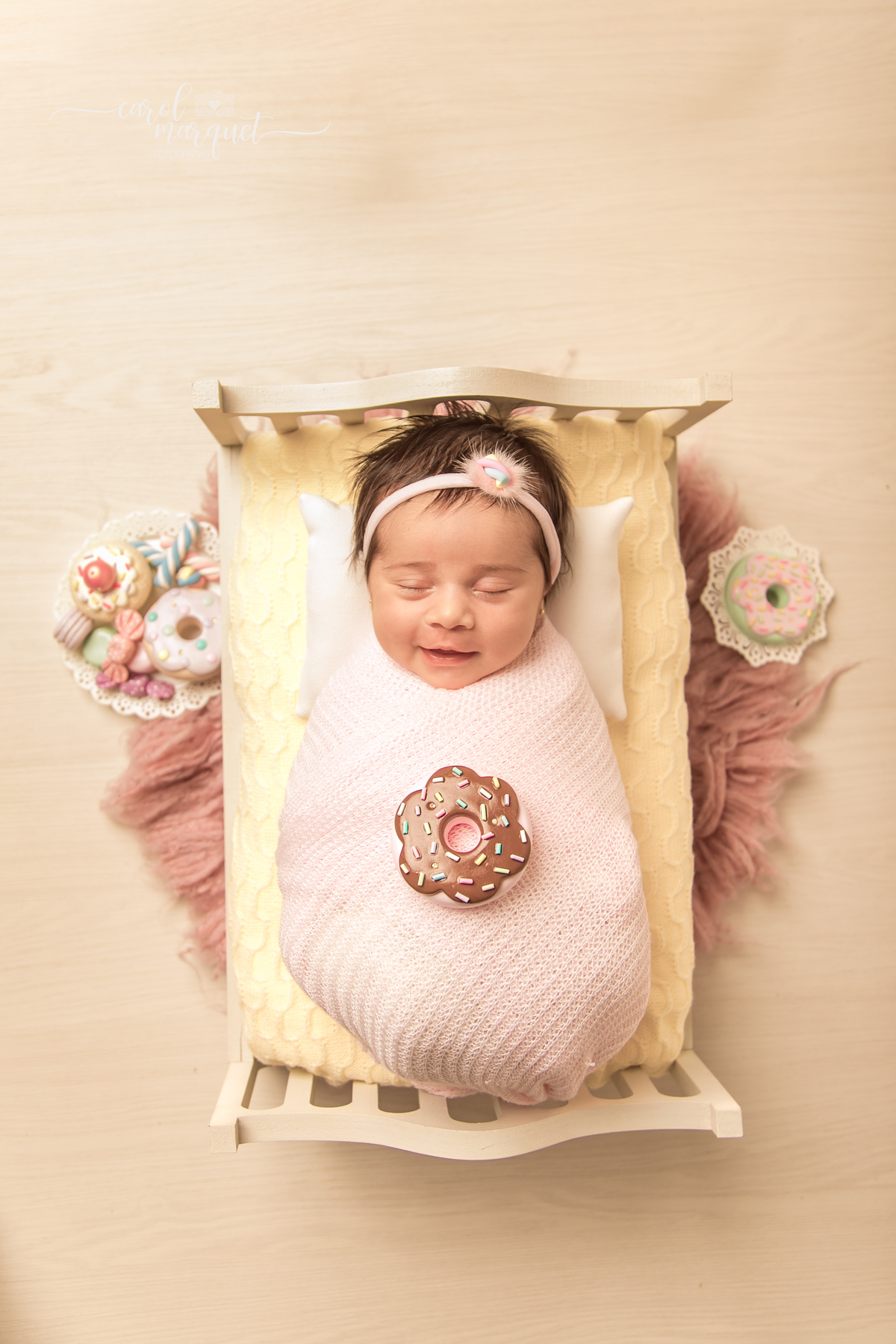 newborn recém nascido bebê neném fotografia retrato ensaio fotográfico princesa doces flores jardim família irmã Niterói Rio de Janeiro Itaipu Região Oceânica