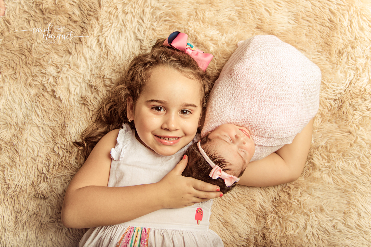 newborn recém nascido bebê neném fotografia retrato ensaio fotográfico princesa doces flores jardim família irmã Niterói Rio de Janeiro Itaipu Região Oceânica