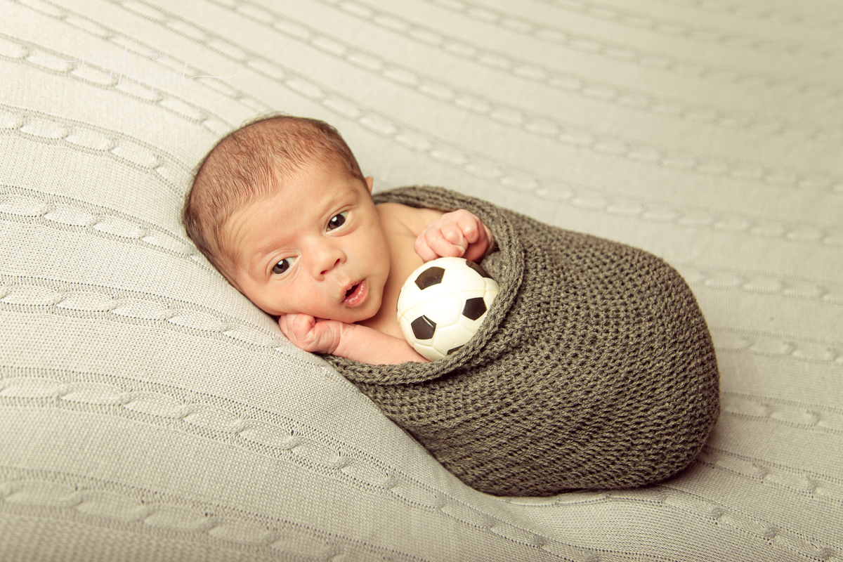 newborn recém nascido fotografia retrato ensaio fotográfico família bebê floresta amigurumi futebol craque botafogo Niterói Itaipu Rio de Janeiro