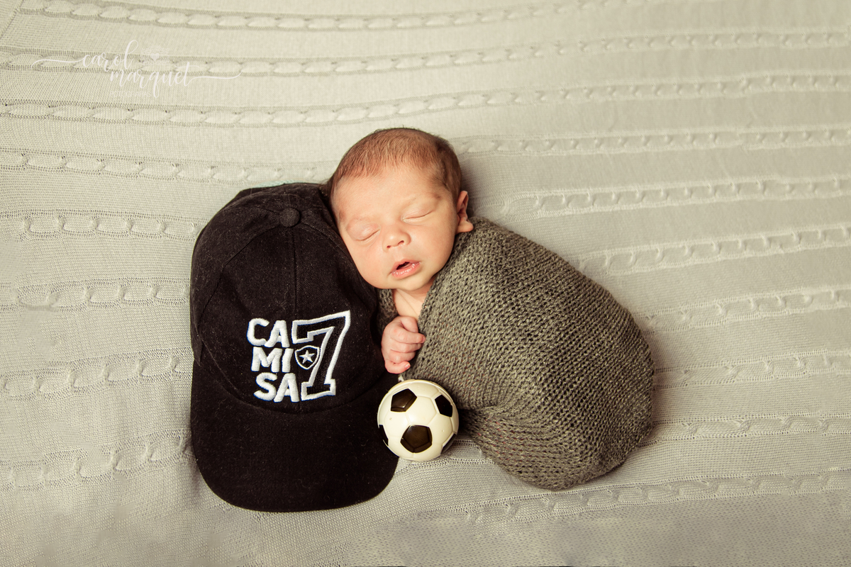 newborn recém nascido fotografia retrato ensaio fotográfico família bebê floresta amigurumi futebol craque botafogo Niterói Itaipu Rio de Janeiro