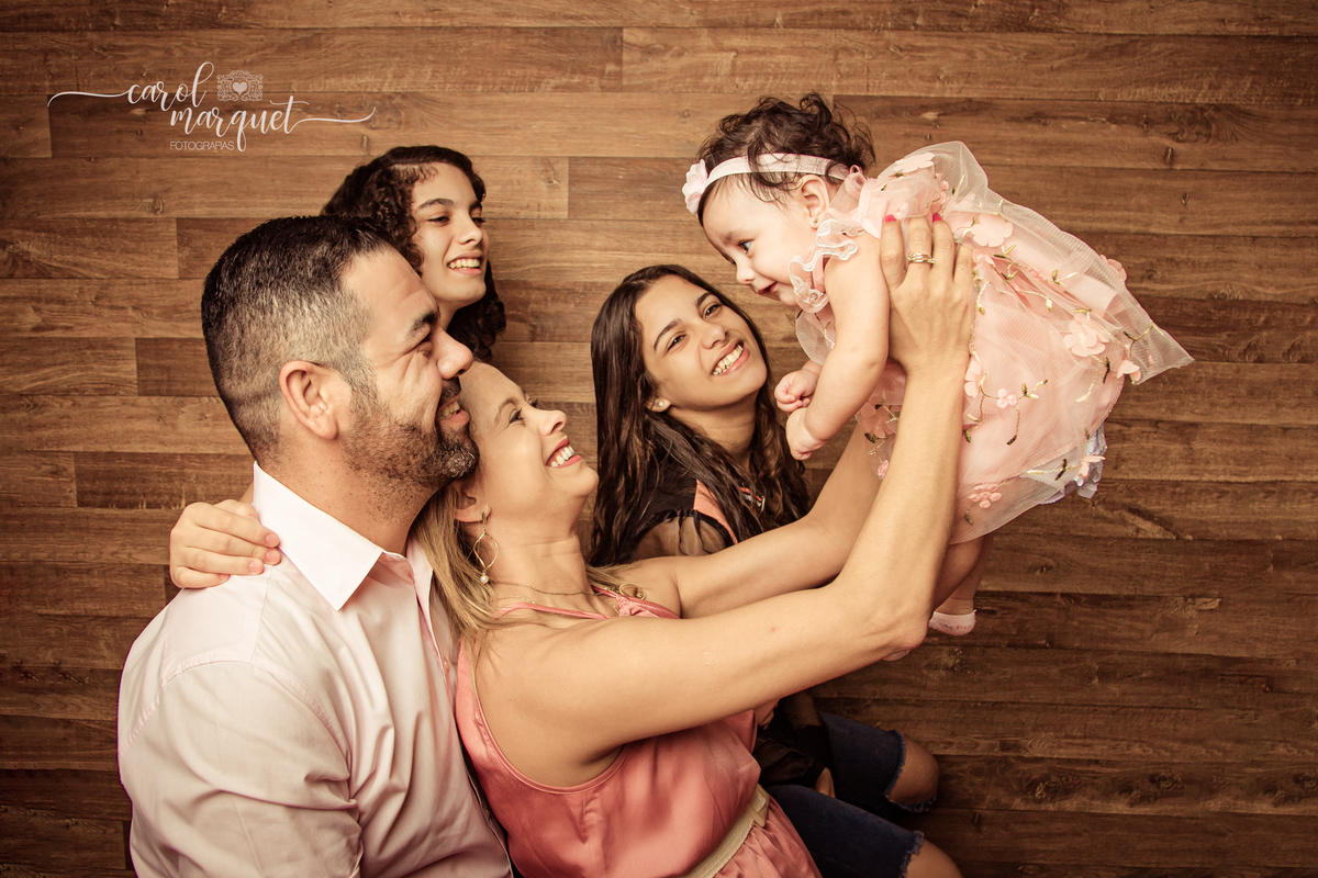 acompanhamento trimestral bebê neném recém nascido mensal princesa família gêmeas Niterói Itaipu Região Oceânica Rio de Janeiro fotografia ensaio fotográfico rústico romântico flores jardim floresta montessoriana