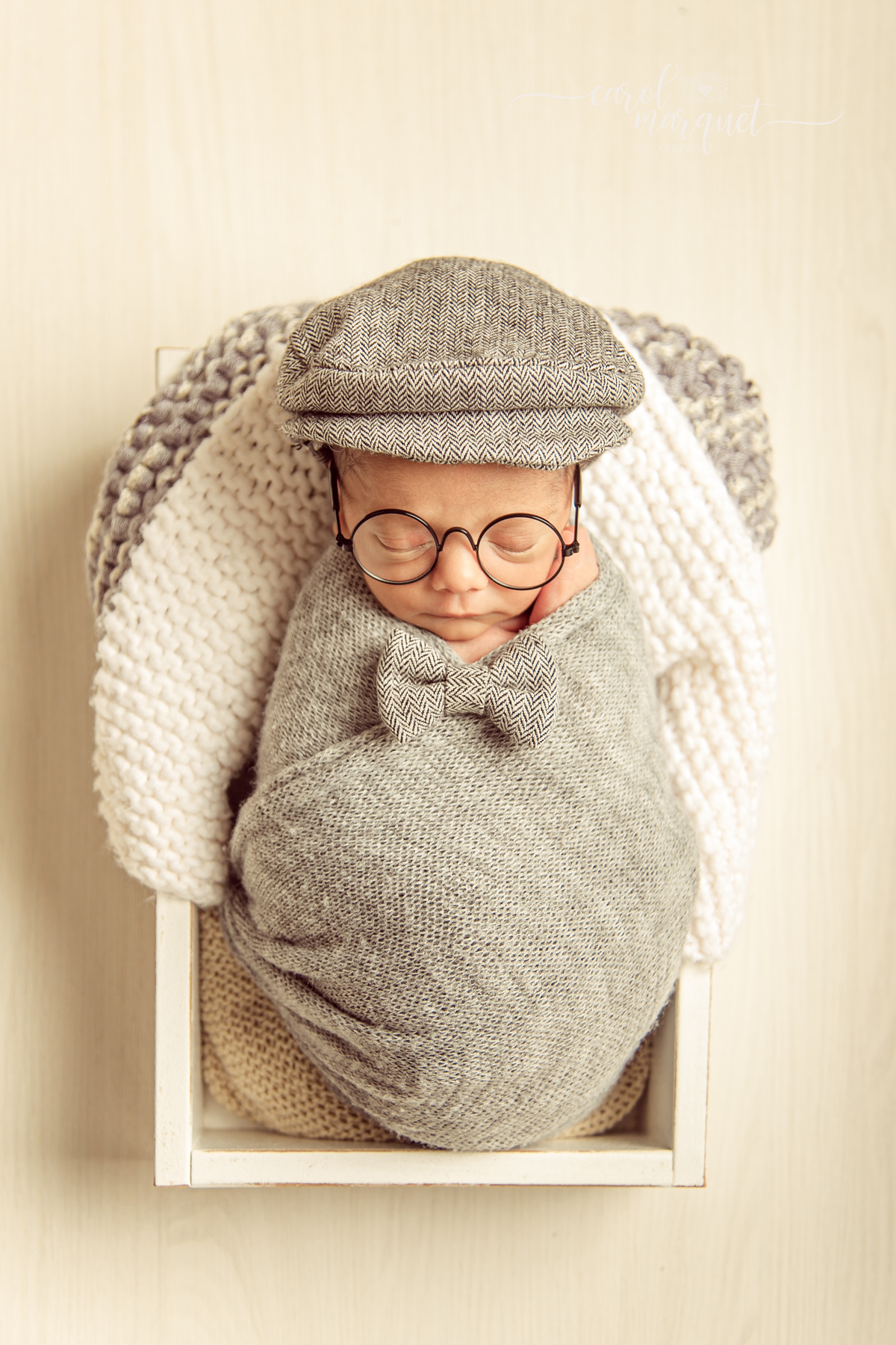 newborn recém nascido bebê neném fotografia retrato ensaio fotográfico Niterói Itaipu Região Oceânica Rio de Janeiro ovelha amigurumi boina apple starbucks TI nerd moderno retrô empresário estudante