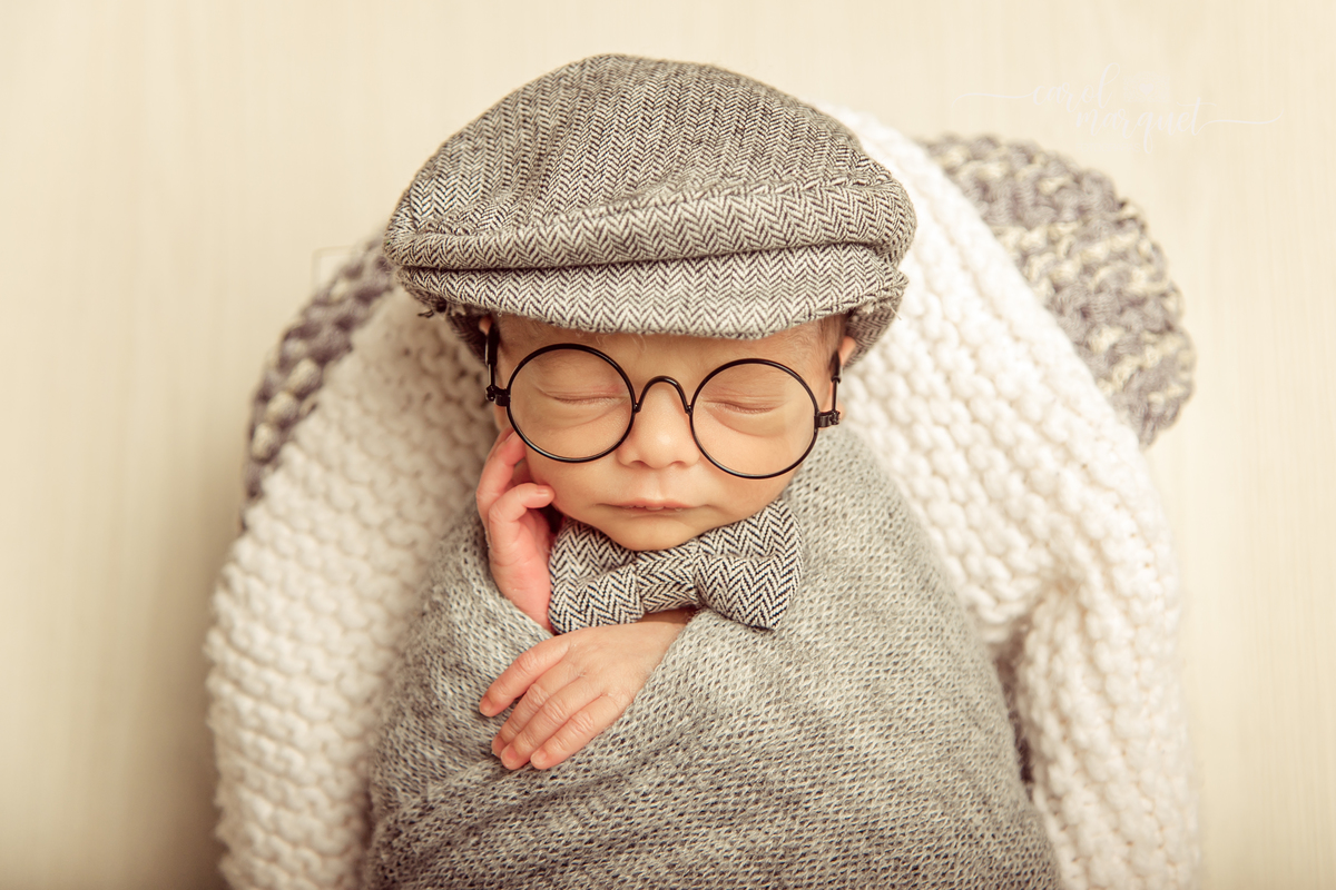 newborn recém nascido bebê neném fotografia retrato ensaio fotográfico Niterói Itaipu Região Oceânica Rio de Janeiro ovelha amigurumi boina apple starbucks TI nerd moderno retrô empresário estudante