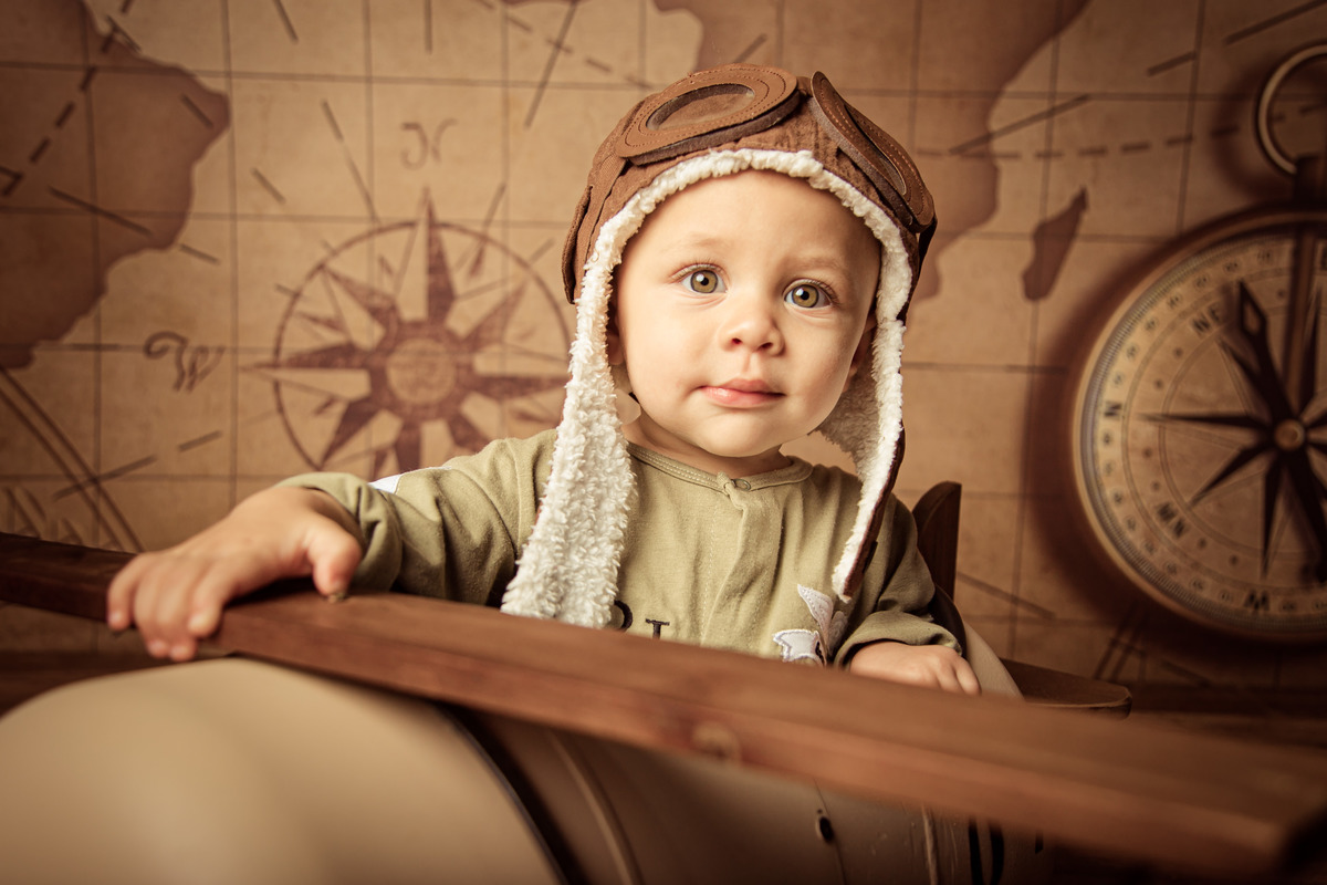 acompanhamento trimestral mensal infantil bebê 1 ano 9 meses aviador fotografia retrato avião Itaipu Região Oceânica Niterói Rio de Janeiro família