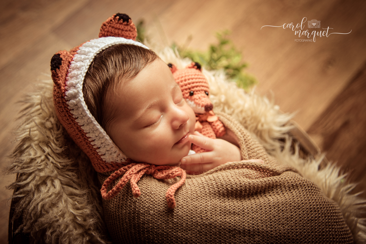 newborn recém nascido fotografia retrato família bebê Niterói Rio de Janeiro Itaipu Região Oceânica amigurumi Mário Bros super mario TI apple starbucks nerd praia mar marinheiro