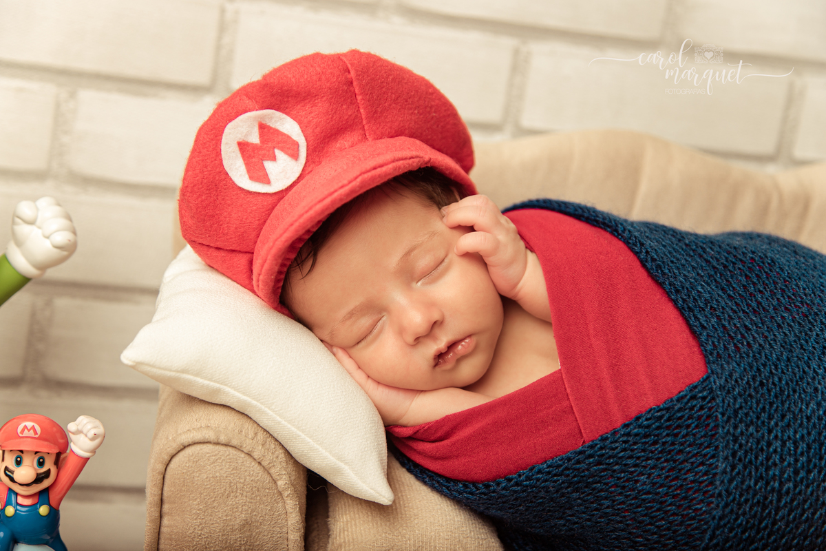 newborn recém nascido fotografia retrato família bebê Niterói Rio de Janeiro Itaipu Região Oceânica amigurumi Mário Bros super mario TI apple starbucks nerd praia mar marinheiro