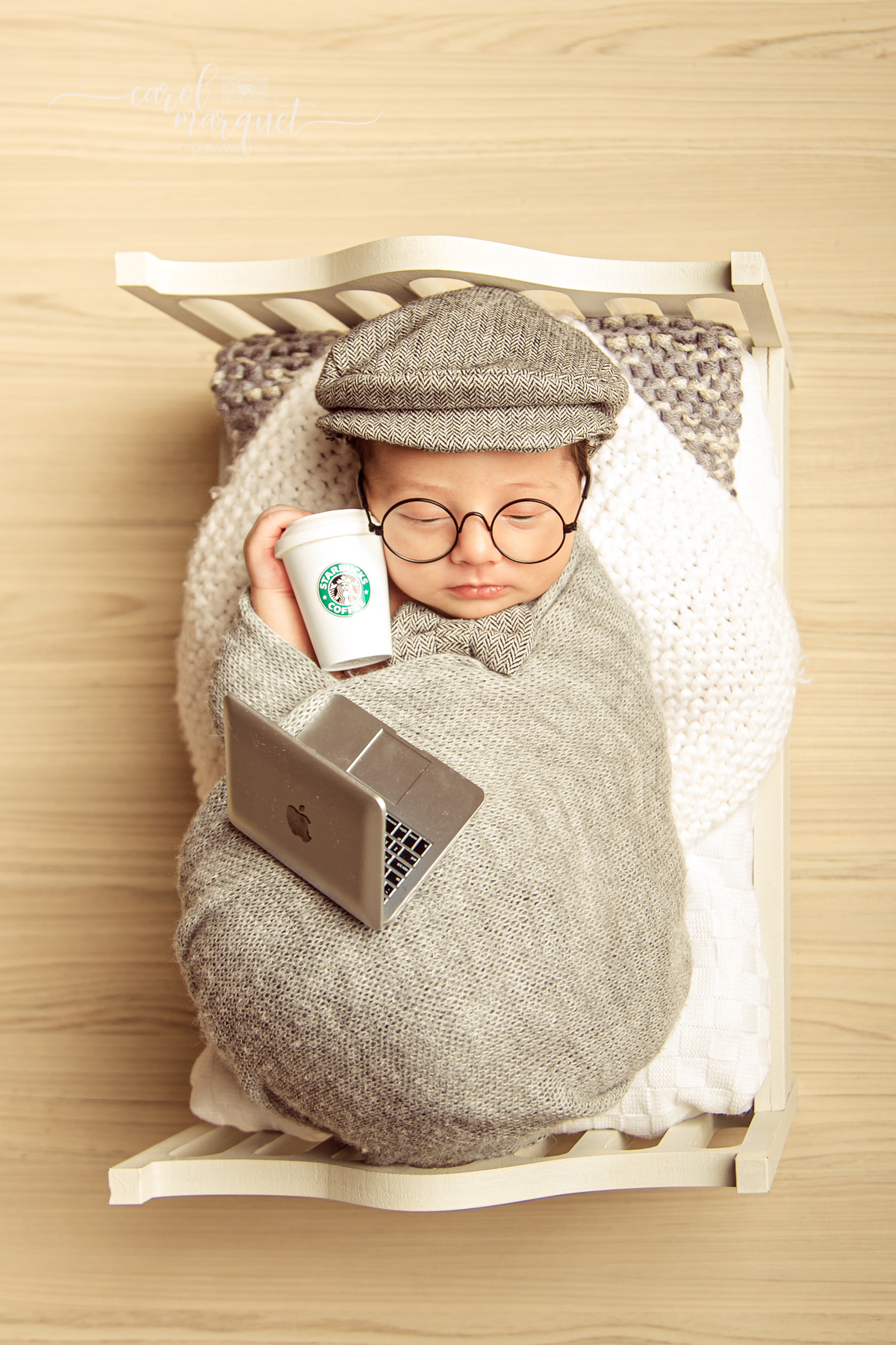 newborn recém nascido fotografia retrato família bebê Niterói Rio de Janeiro Itaipu Região Oceânica amigurumi Mário Bros super mario TI apple starbucks nerd praia mar marinheiro