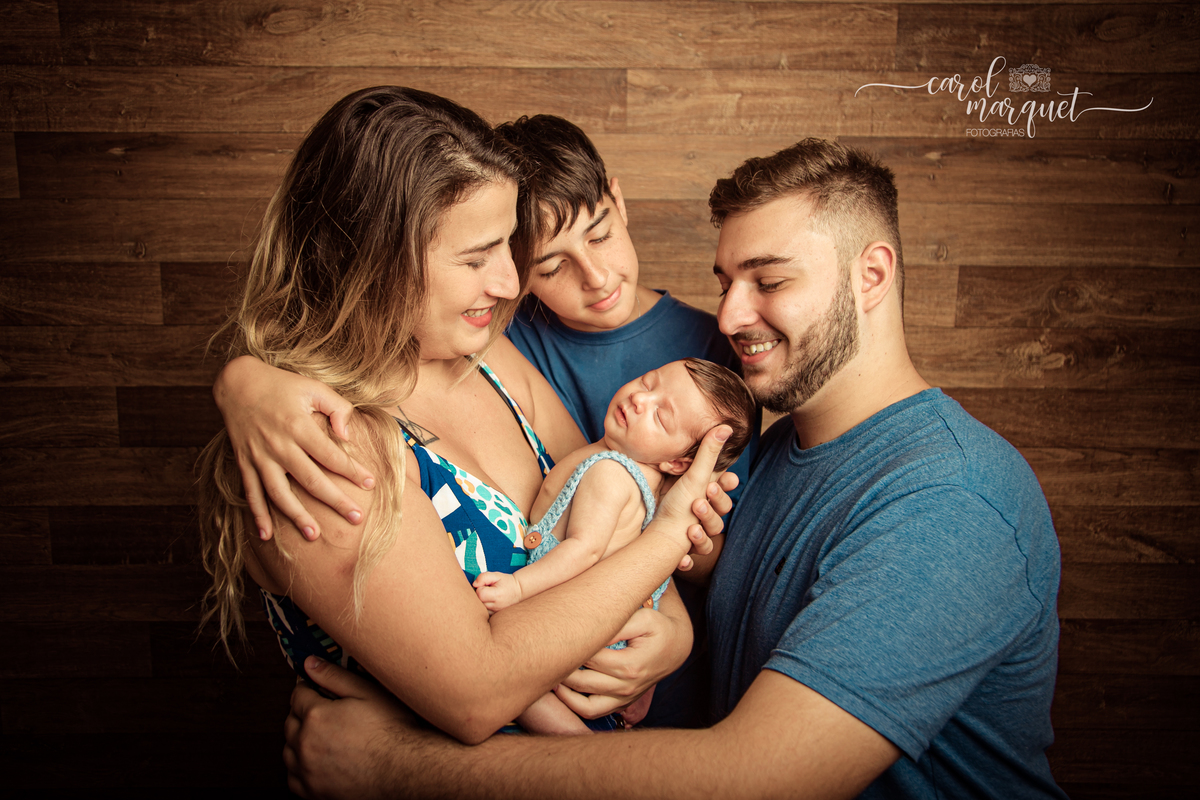 newborn recém nascido fotografia retrato família bebê Niterói Rio de Janeiro Itaipu Região Oceânica amigurumi Mário Bros super mario TI apple starbucks nerd praia mar marinheiro
