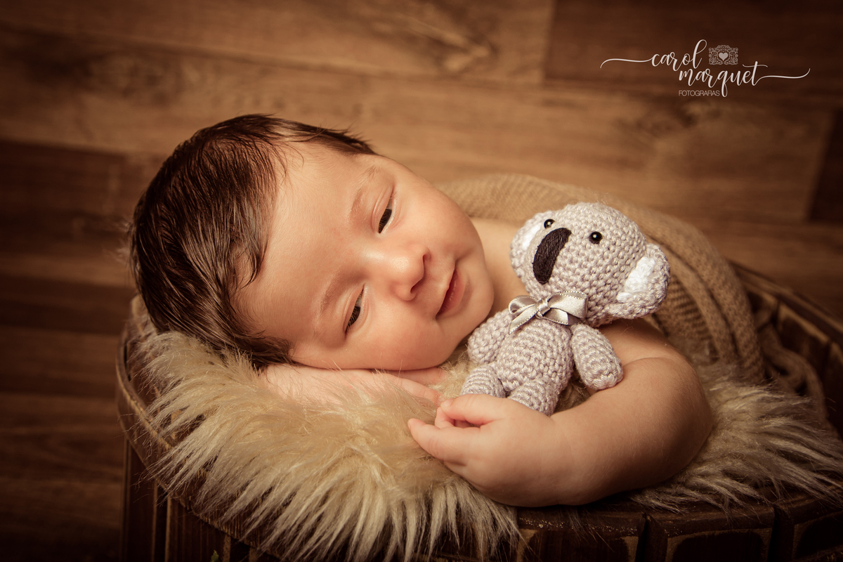 newborn recém nascido fotografia retrato família bebê Niterói Rio de Janeiro Itaipu Região Oceânica amigurumi Mário Bros super mario TI apple starbucks nerd praia mar marinheiro