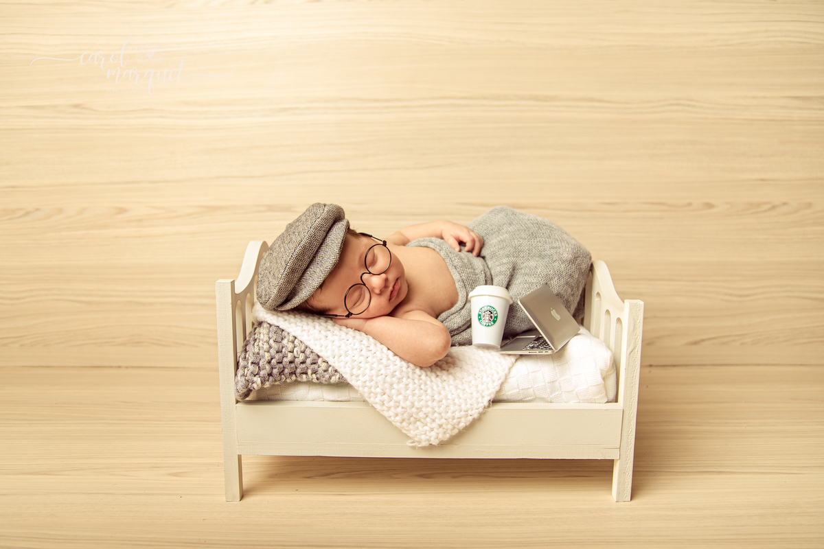 newborn recém nascido fotografia retrato família bebê Niterói Rio de Janeiro Itaipu Região Oceânica amigurumi Mário Bros super mario TI apple starbucks nerd praia mar marinheiro