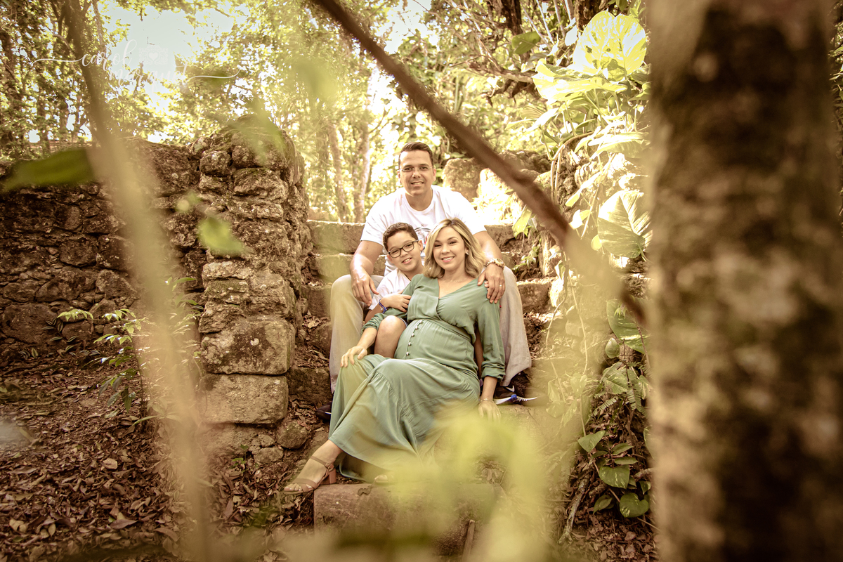 gestante gestação bebê doce espera Niterói Itaipu Região Oceânica Floresta de Eucalipto gravilinda gravidiva família fotografia retrato ensaio fotográfico