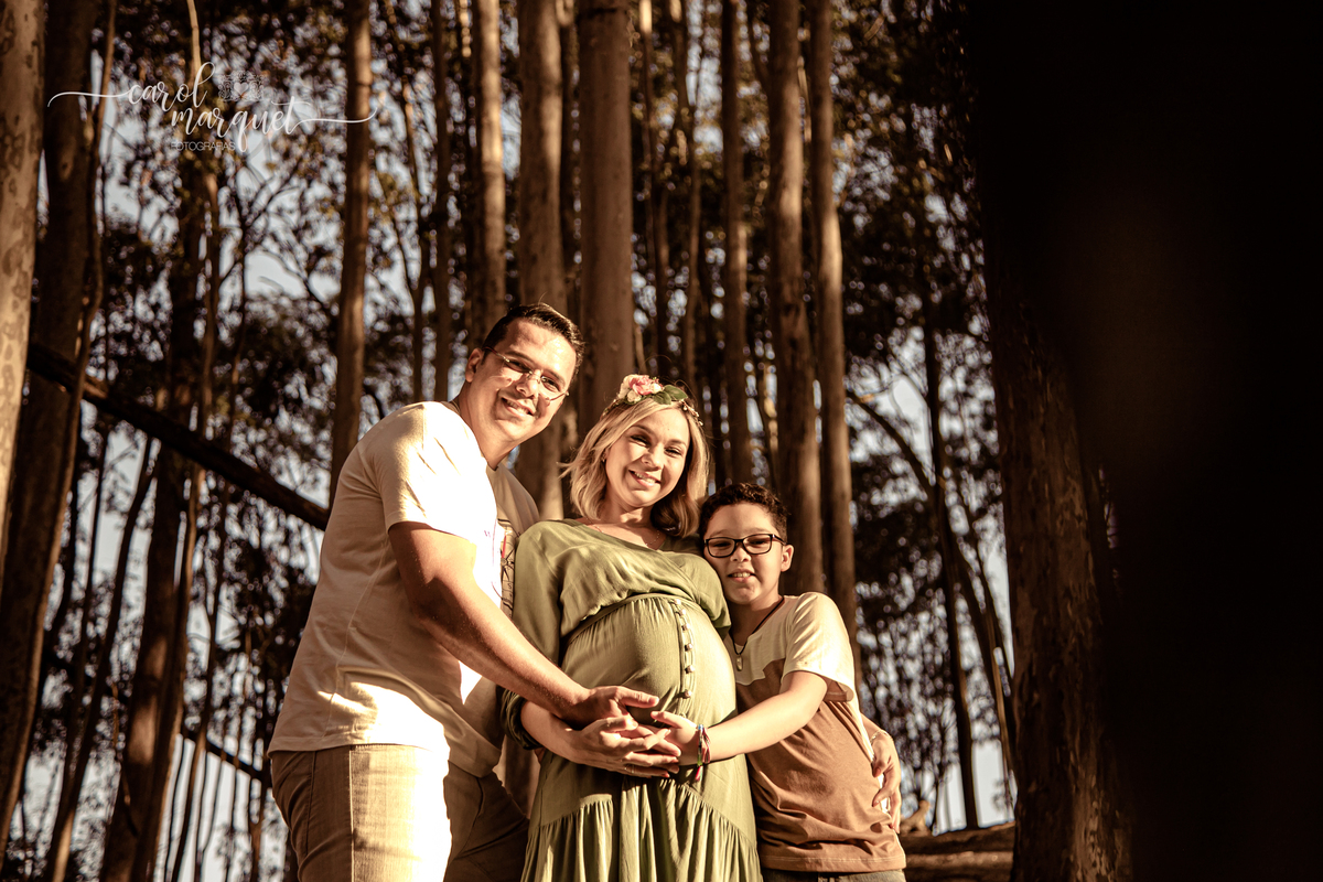 gestante gestação bebê doce espera Niterói Itaipu Região Oceânica Floresta de Eucalipto gravilinda gravidiva família fotografia retrato ensaio fotográfico