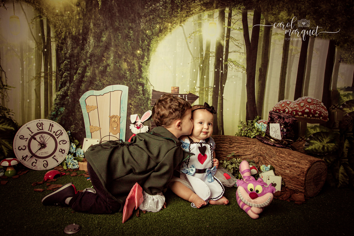 chapeleiro maluco alice do país das maravilhas gato chá de desaniversário coelho acompanhamento trimestral mensal infantil família irmão irmã casal ensaio fotogrático fotografia retrato Niterói Itaipu Região Oceânica Rio de Janeiro