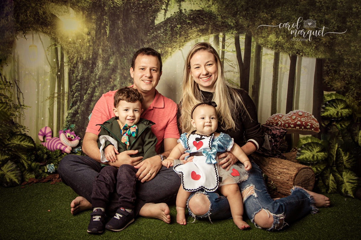 chapeleiro maluco alice do país das maravilhas gato chá de desaniversário coelho acompanhamento trimestral mensal infantil família irmão irmã casal ensaio fotogrático fotografia retrato Niterói Itaipu Região Oceânica Rio de Janeiro