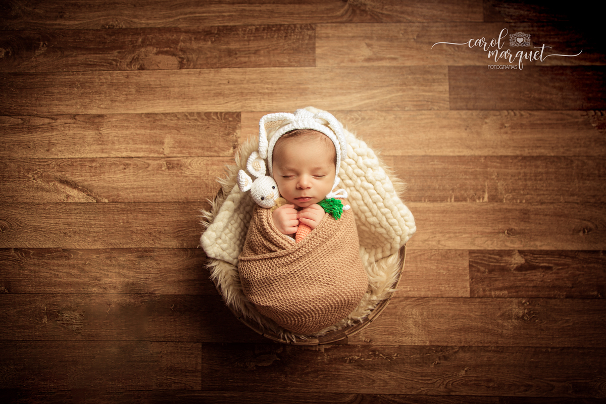 newborn recém nascido bebê neném amigurumi coelho violão sertanejo coala família enfermeiro engenheiro de automação boina lord óculos nerd laptop apple praia verão Itaipu Região Oceânica Niterói Rio de Janeiro RJ família acompanhamento ensaio infantil