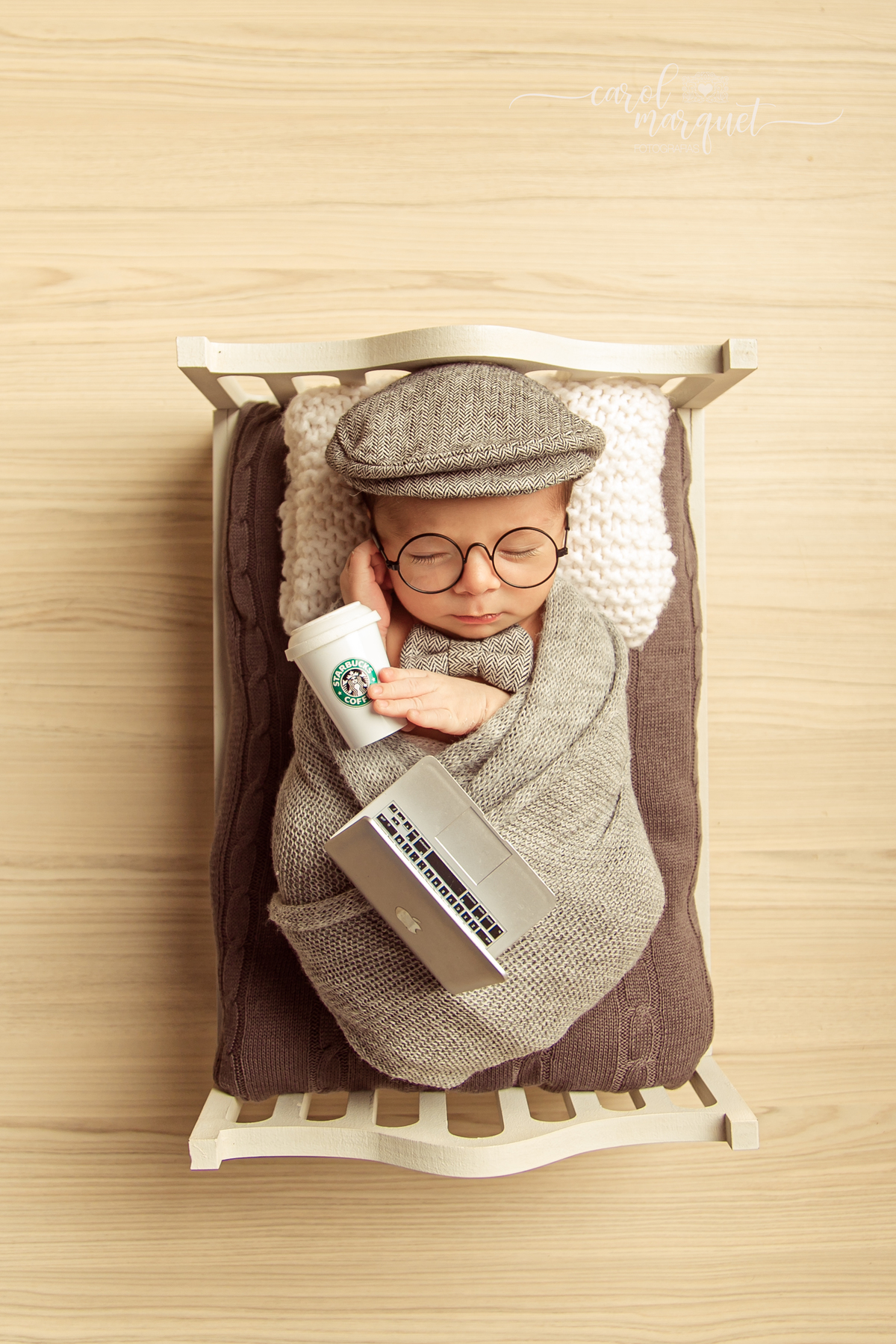 newborn recém nascido bebê neném amigurumi coelho violão sertanejo coala família enfermeiro engenheiro de automação boina lord óculos nerd laptop apple praia verão Itaipu Região Oceânica Niterói Rio de Janeiro RJ família acompanhamento ensaio infantil