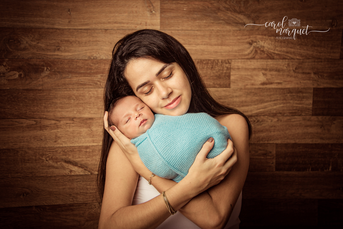 newborn recém nascido bebê neném amigurumi coelho violão sertanejo coala família enfermeiro engenheiro de automação boina lord óculos nerd laptop apple praia verão Itaipu Região Oceânica Niterói Rio de Janeiro RJ família acompanhamento ensaio infantil