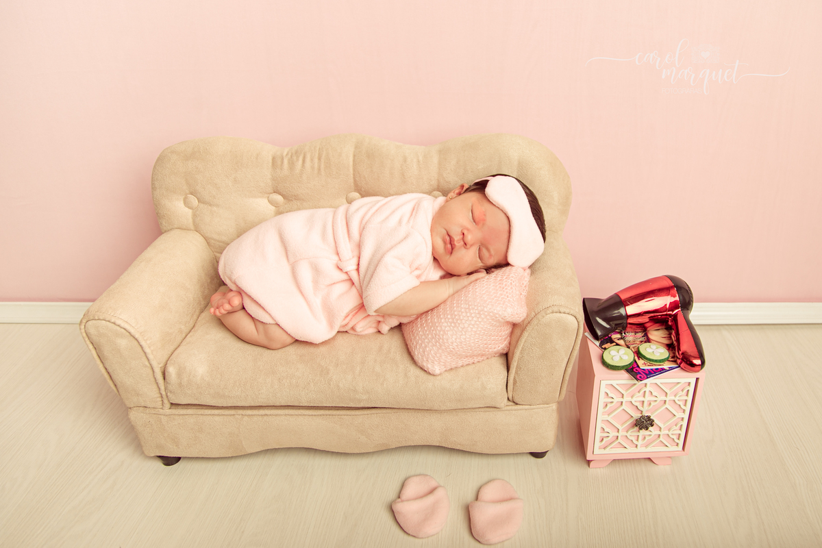 newborn menina princesa beleza maquiagem cabeleleiro cabelo roupão spa skincare recém nascido família filha Niterói Itaipu Região Oceânica Rio de Janeiro flores floresta jardim TI laptop apple