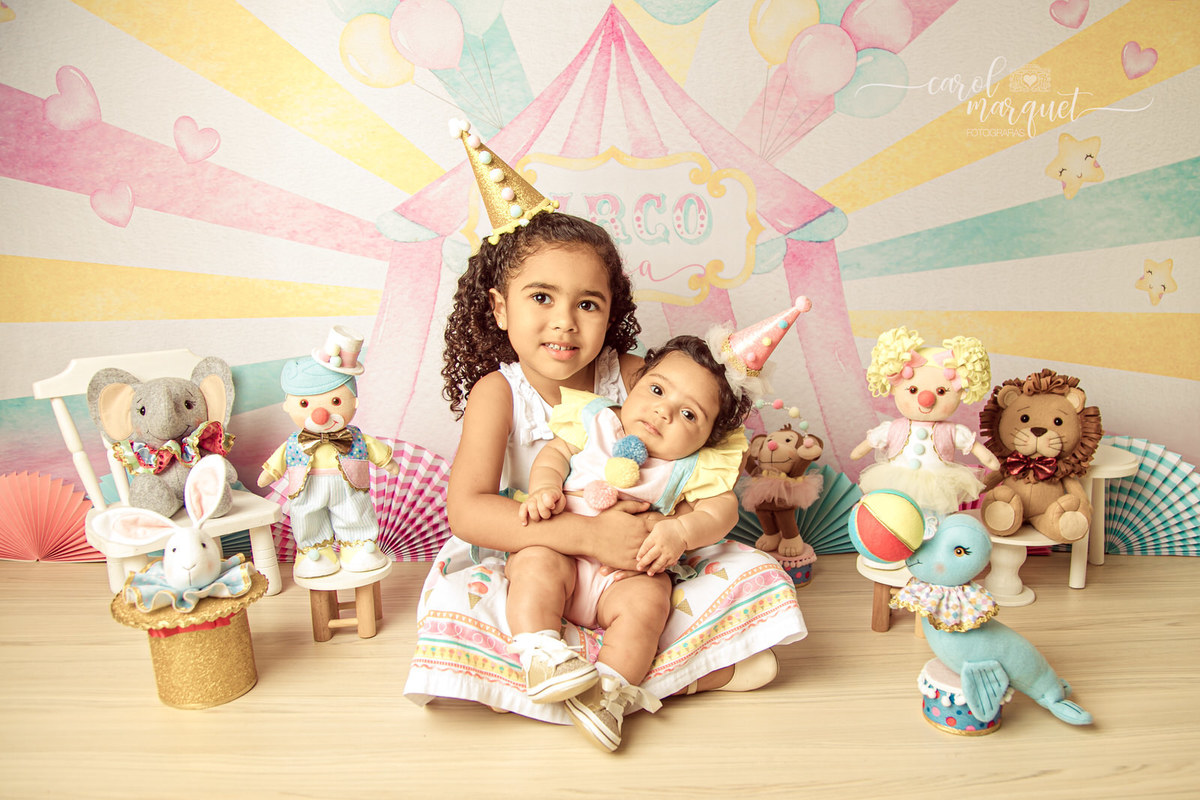 acompanhamento mensal trimestral infantil bebê criança Niterói Rio de Janeiro Itaipu Piratininga Região Oceânica fotografia ensaio fotográfico família circo candy rosa palhacinha  garden jardim rústico flores