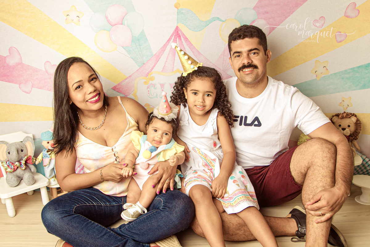 acompanhamento mensal trimestral infantil bebê criança Niterói Rio de Janeiro Itaipu Piratininga Região Oceânica fotografia ensaio fotográfico família circo candy rosa palhacinha  garden jardim rústico flores