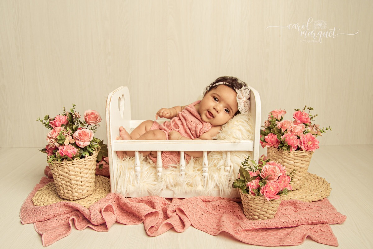 acompanhamento mensal trimestral infantil bebê criança Niterói Rio de Janeiro Itaipu Piratininga Região Oceânica fotografia ensaio fotográfico família circo candy rosa palhacinha  garden jardim rústico flores