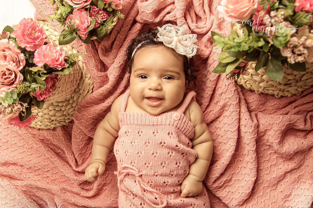 acompanhamento mensal trimestral infantil bebê criança Niterói Rio de Janeiro Itaipu Piratininga Região Oceânica fotografia ensaio fotográfico família circo candy rosa palhacinha  garden jardim rústico flores