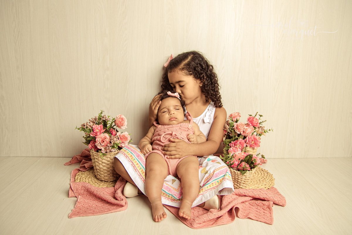 acompanhamento mensal trimestral infantil bebê criança Niterói Rio de Janeiro Itaipu Piratininga Região Oceânica fotografia ensaio fotográfico família circo candy rosa palhacinha  garden jardim rústico flores