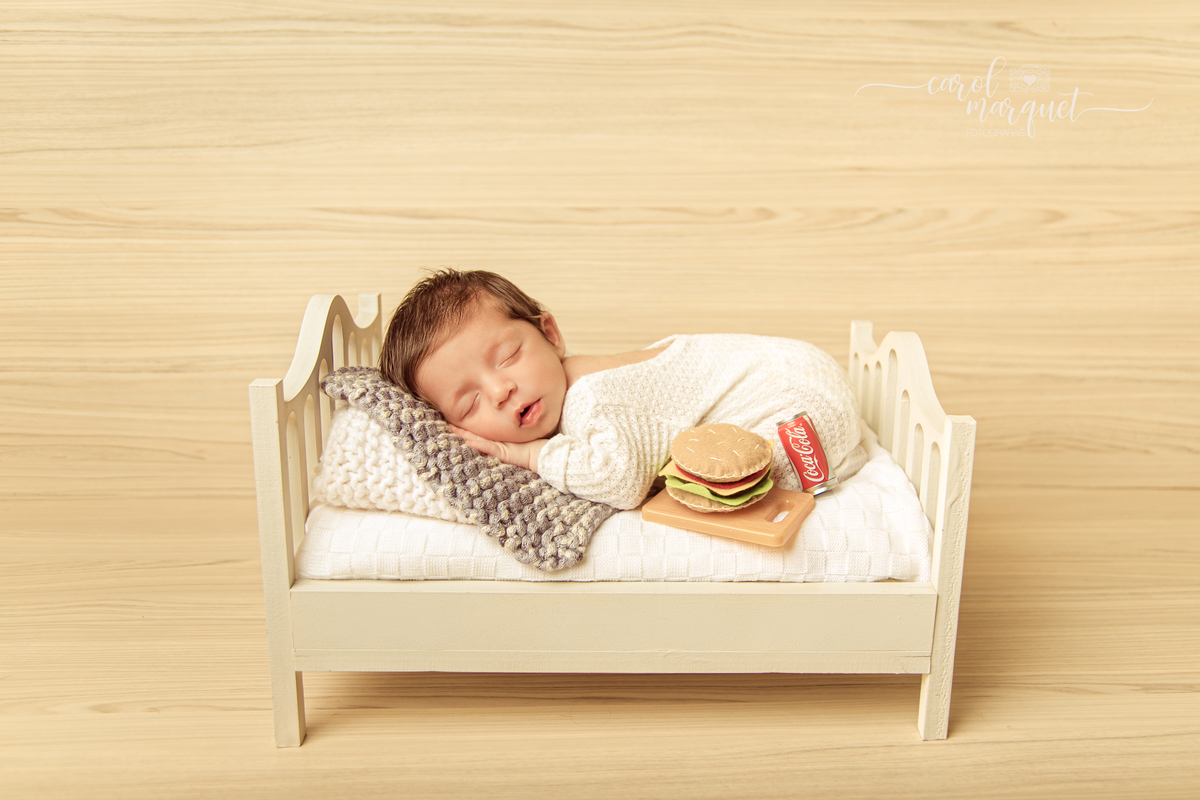 newborn recém nascido bebê neném rústico amigurumi safari selva floresta coelho da páscoa nerd hamburguer coca cola pizzaria avião família ensaio fotográfico retrato Niterói Itaipu Região Oceânica Rio de Janeiro