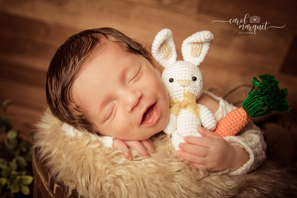 newborn recém nascido bebê neném rústico amigurumi safari selva floresta coelho da páscoa nerd hamburguer coca cola pizzaria avião família ensaio fotográfico retrato Niterói Itaipu Região Oceânica Rio de Janeiro