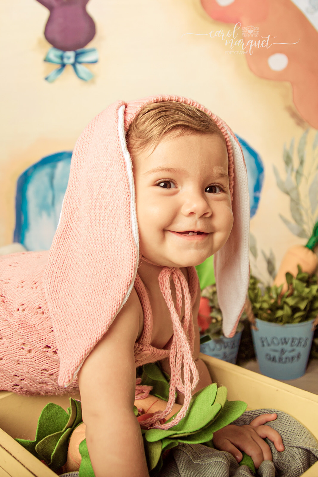 ensaio infantil acompanhamento trimestral mensal bebê fotografia temático páscoa coelho pooh puff amigurumi crochet crochê clean floresta jardim flor menina princesa Niterói Itaipu Região Oceânica Rio de Janeiro