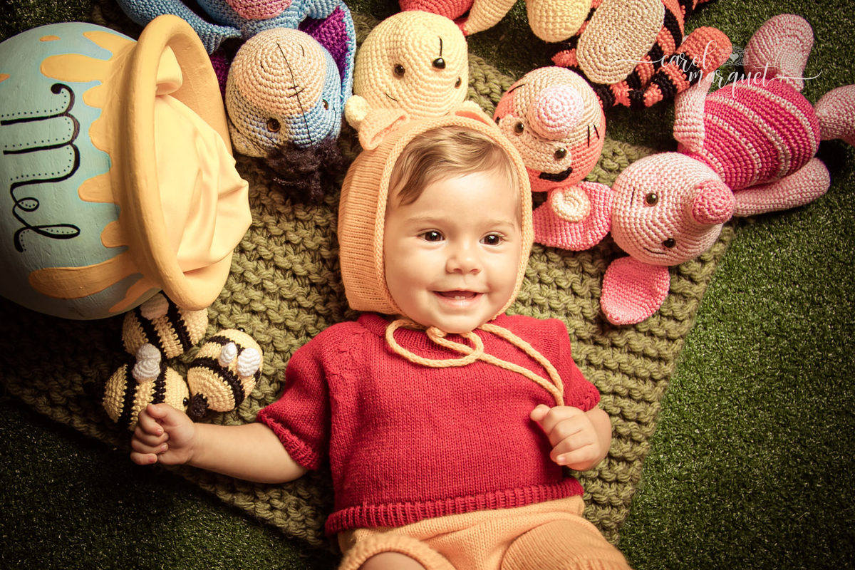 ensaio infantil acompanhamento trimestral mensal bebê fotografia temático páscoa coelho pooh puff amigurumi crochet crochê clean floresta jardim flor menina princesa Niterói Itaipu Região Oceânica Rio de Janeiro