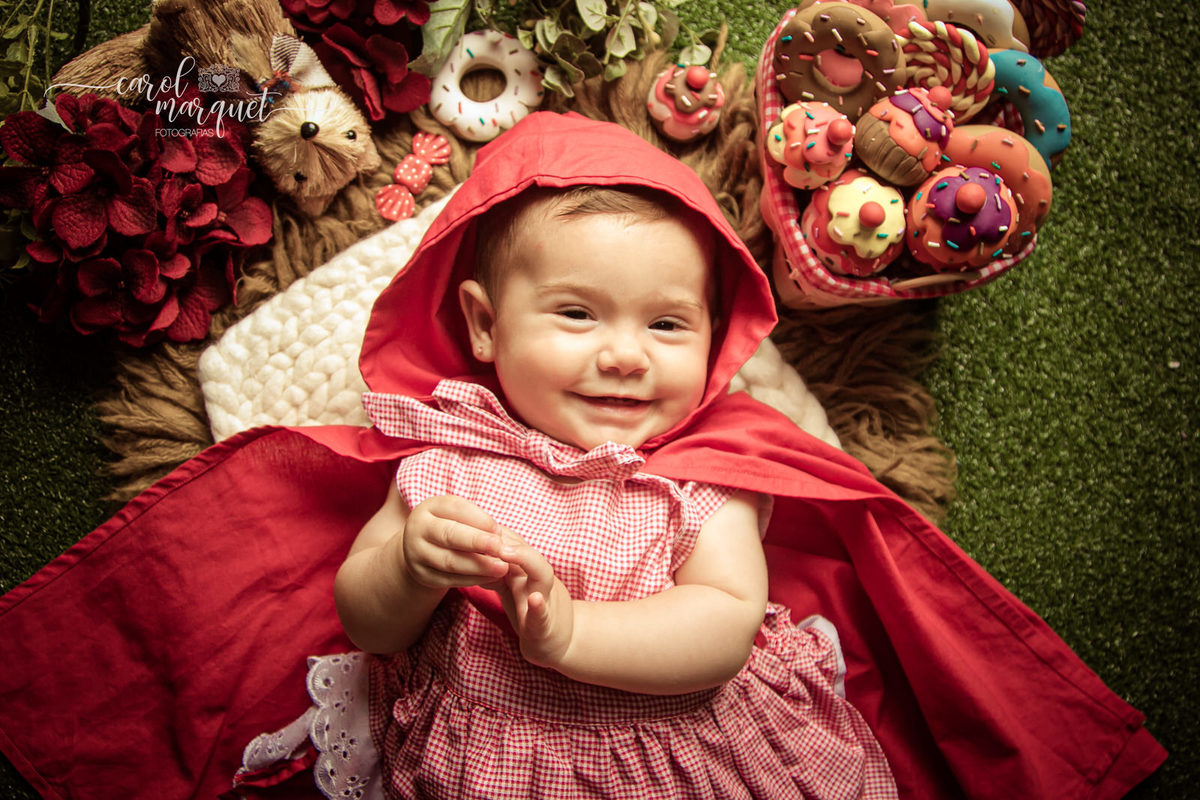 ensaio infantil acompanhamento trimestral mensal bebê fotografia temático chapeuzinho vermelho natal amigurumi crochet crochê clean floresta jardim flor menina princesa Niterói Itaipu Região Oceânica Rio de Janeiro