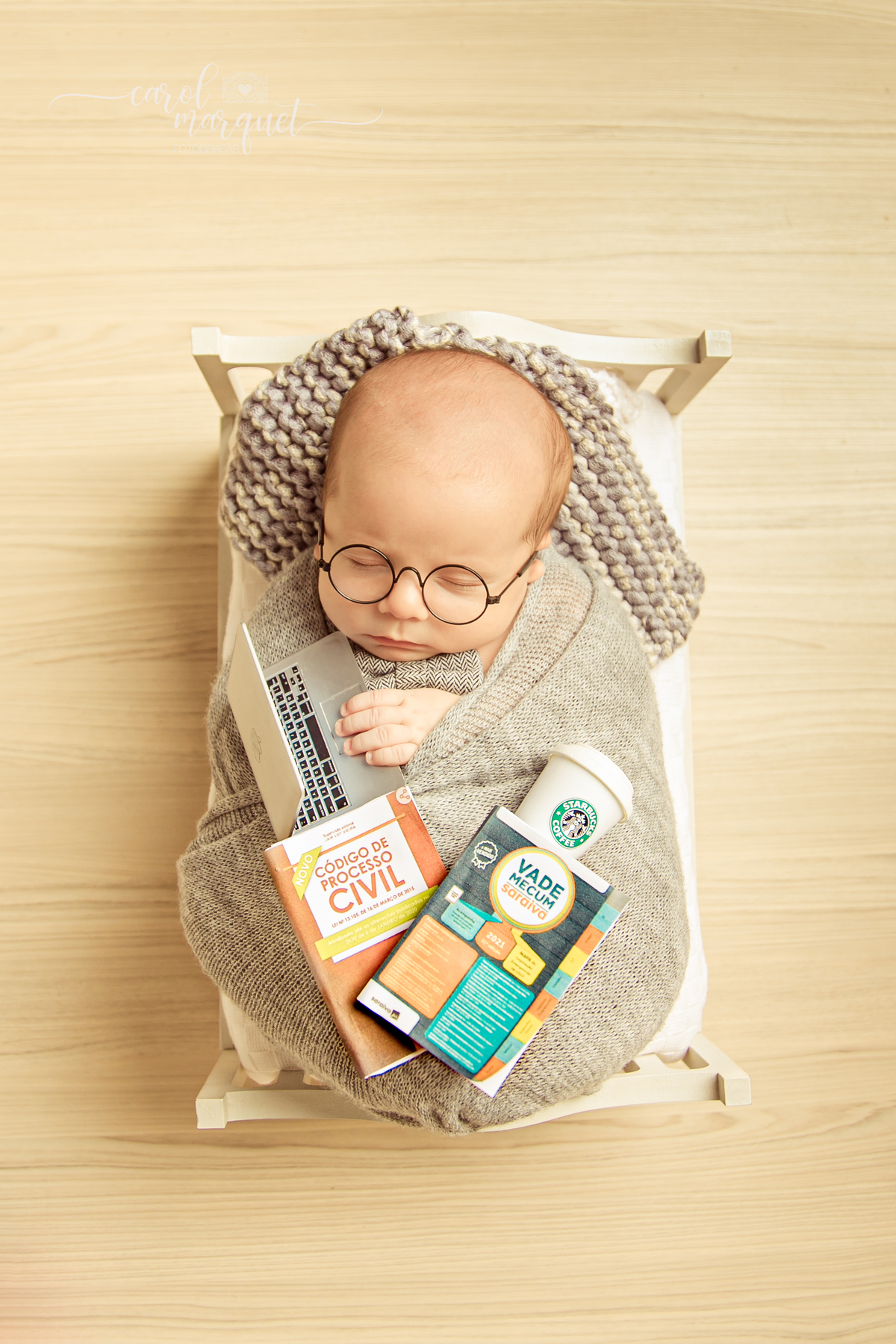 newborn recém nascido ensaio fotográfico bebê harry potter direito juiz advogado advocacia mundo mapa desbravador Niterói Rio de Janeiro Itaipu Região Oceânica família