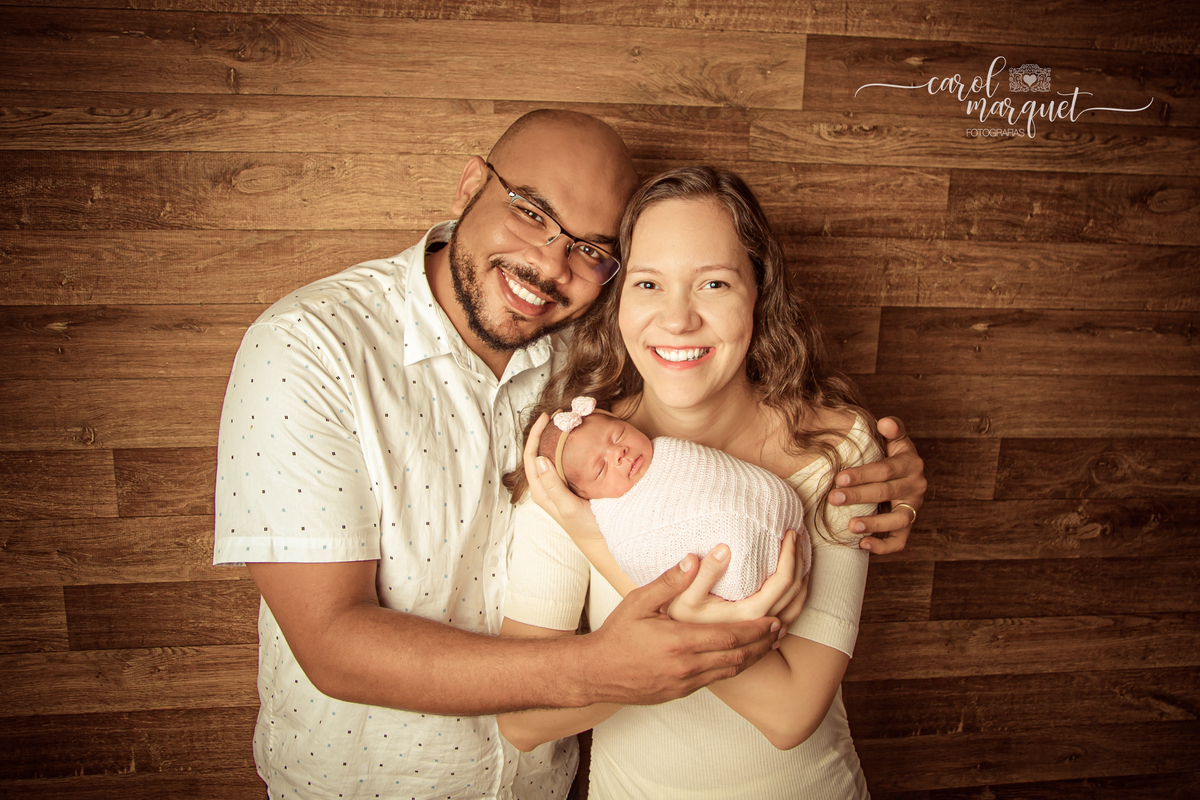 newborn recém nascido bebê neném ensaio fotográfico fotografia retrato sessão flor jardim floresta violão violino guitarra música cantora bíblia viagem disney família Itaipu Niterói Rio de Janeiro Região Oceânica