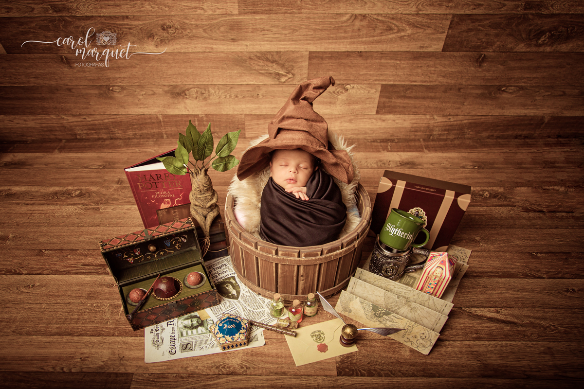newborn recém nascido ensaio fotografia fotográfico harry potter magia hoghwartz chapéu seletor mandrágora princesa hermione luna grifinória sonserina família niterói itaipu região oceânica rio de janeiro